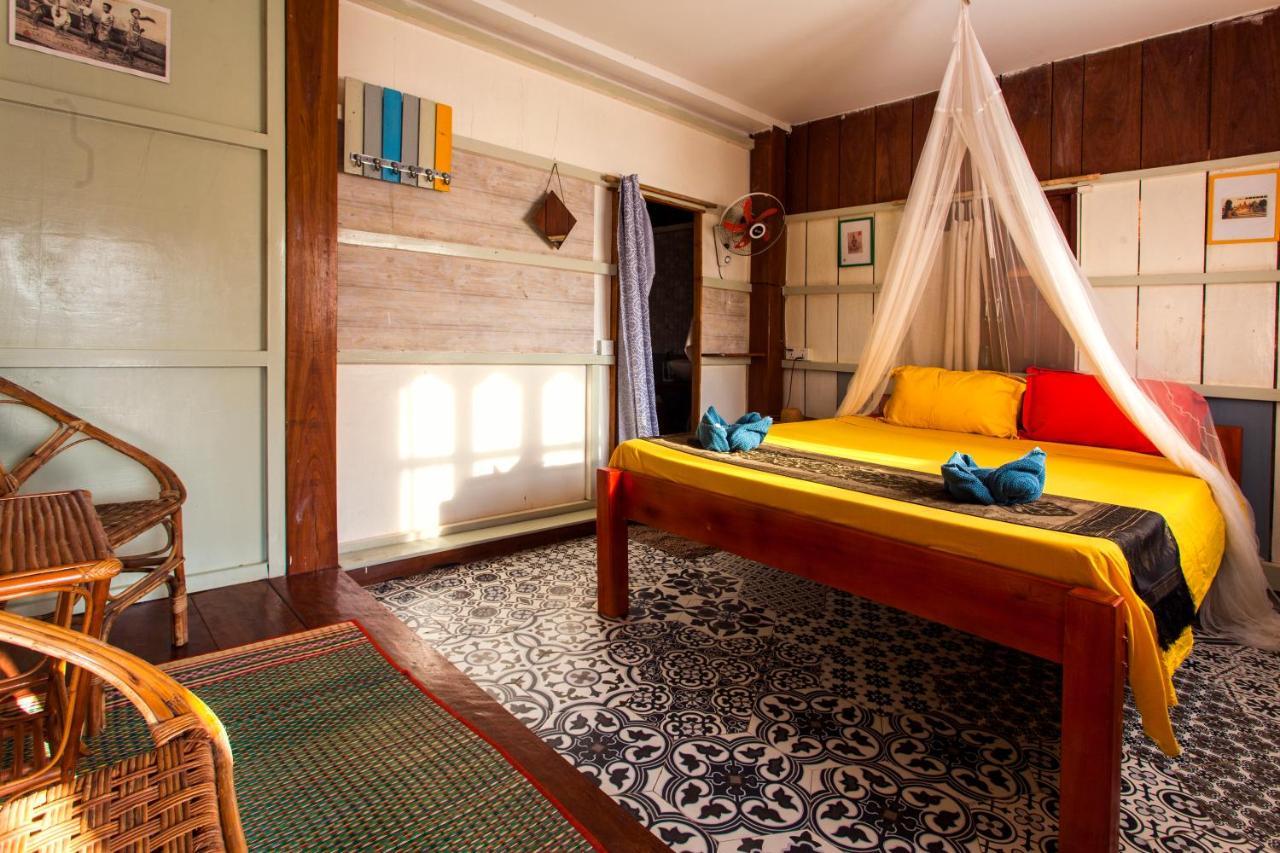 Retro Kampot Guesthouse 외부 사진